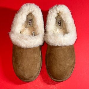 UGG Womens 7 Nita Suede Sheepskin Slip-On Slippers Chestnut Water Resistant FLAW